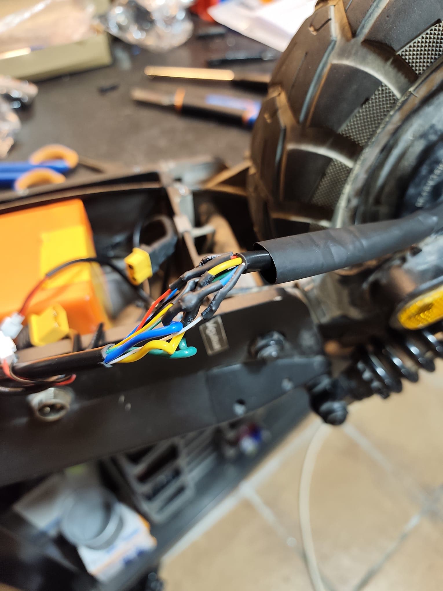 Cableado: eliminación del conector entre controladora y motor